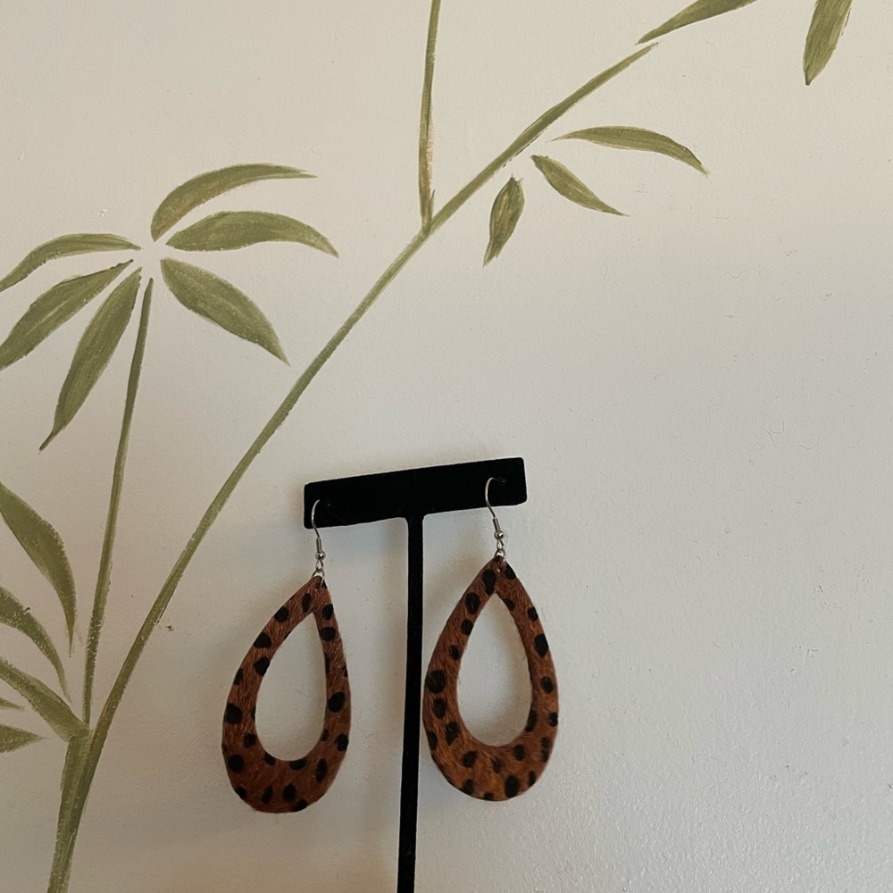 Leopard faux hair earrings teardrops lightweight earring wires nwot